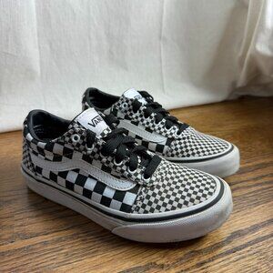 Vans checkered black and white like new boys size 2Y shoes